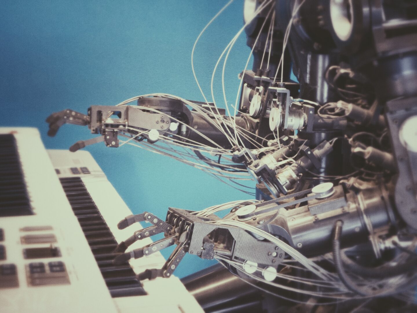 robot playing the keyboard.