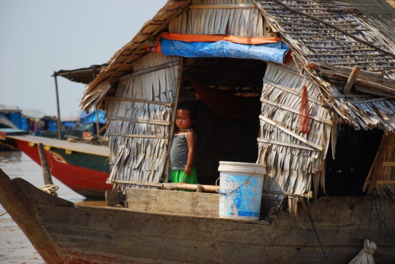 A floating home on Tonle Sap (Photo Credit Mateus Braganca de Carvalho)
