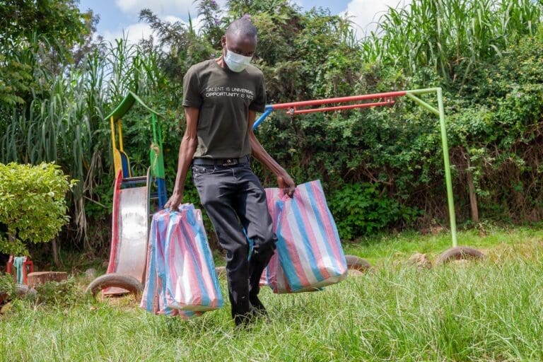 Amonde delivering supplies to make uji (Photo Courtesy of Cup of Uji)