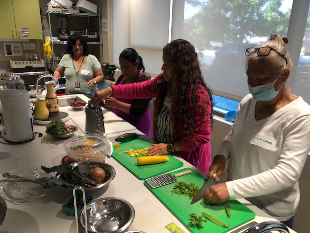 A cooking class for Adelante Mujeres' Produce Prescription Program (Photo Courtesy of Adelante Mujeres)