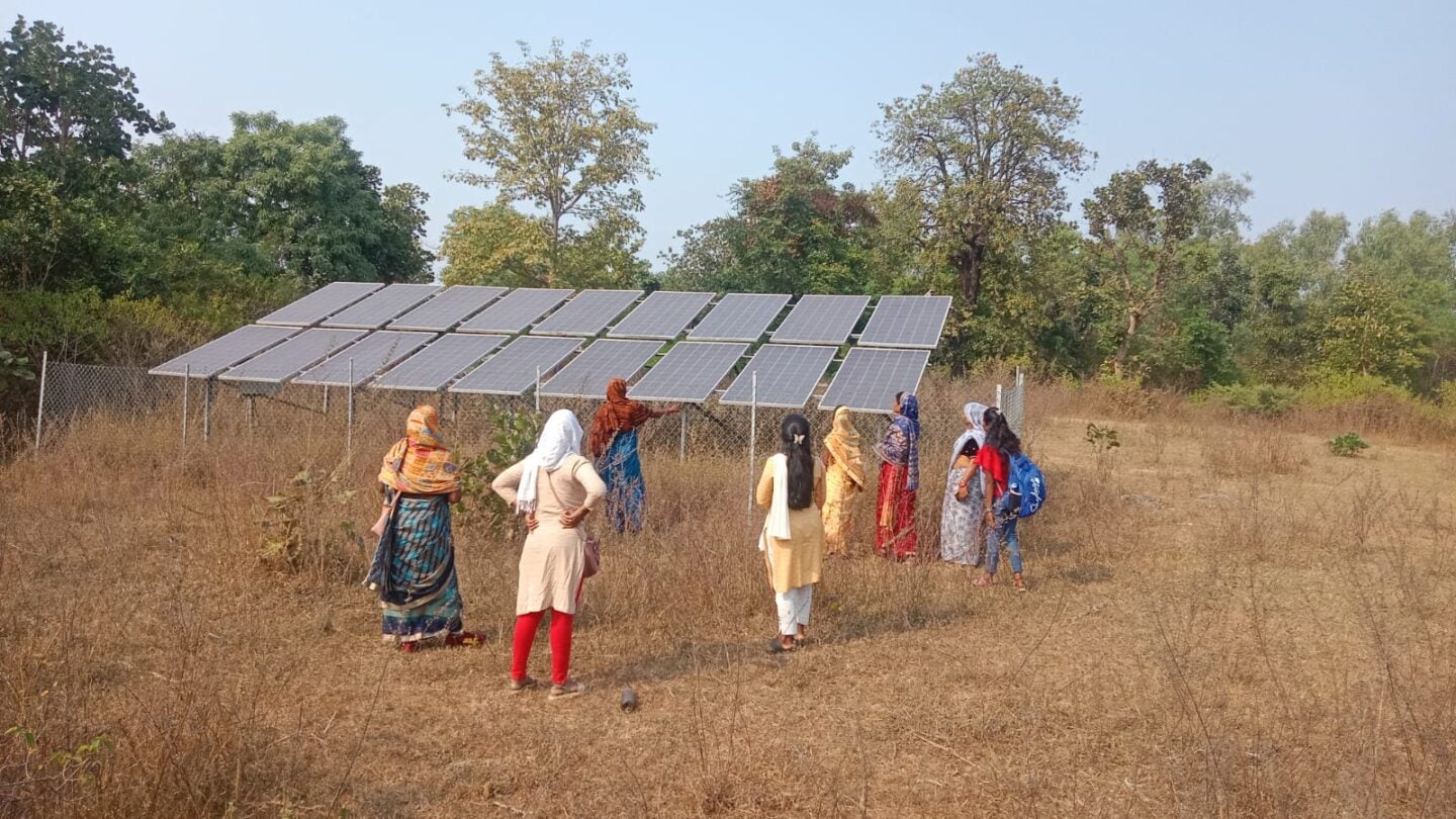 Farmers in Bihar, India, receive training on the use of a solar-powered groundwater pump to support crop irrigation (Photo Courtesy of Sarita Damle and Digital Green)